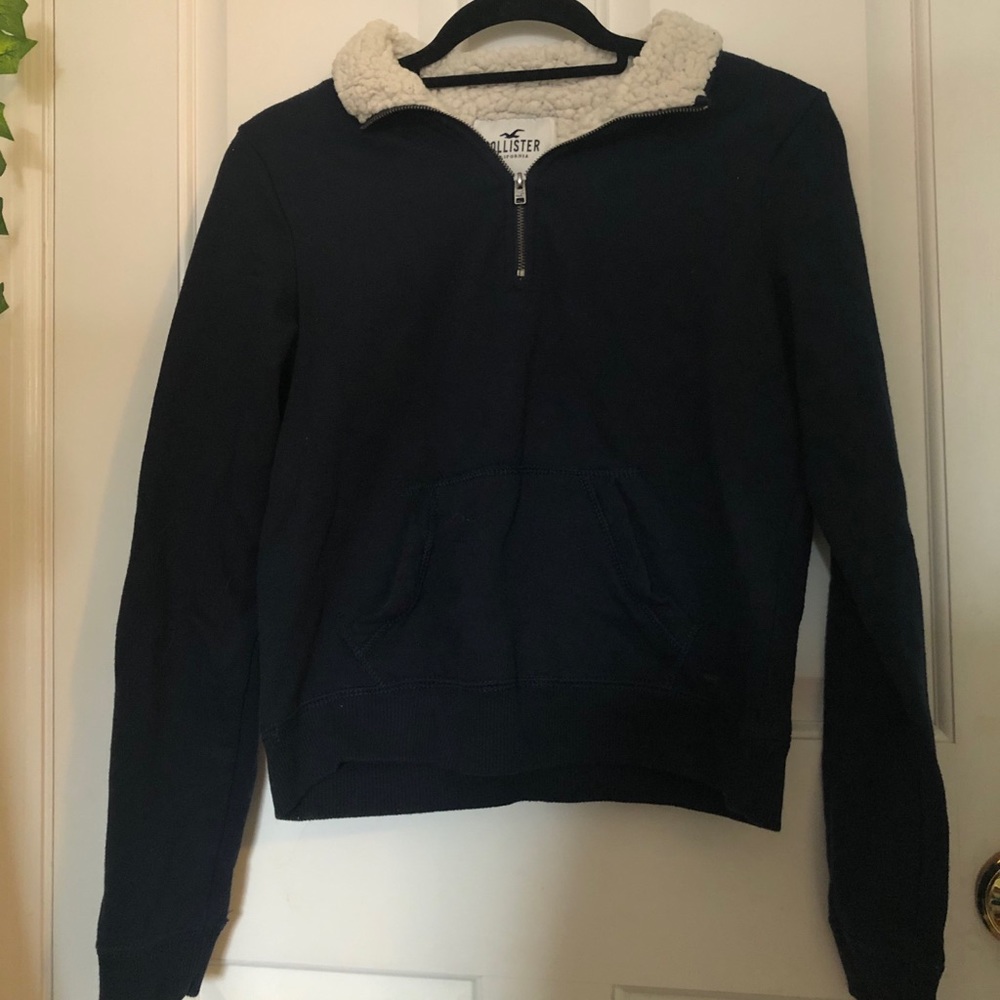hollister navy blue sherpa quarter zip !